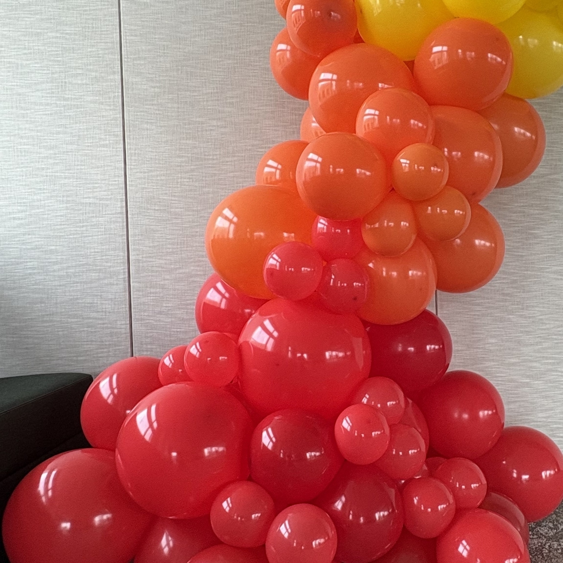 Detailed base of an organic balloon arch using balloon shine