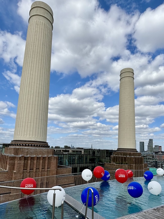 swimming pool balloons