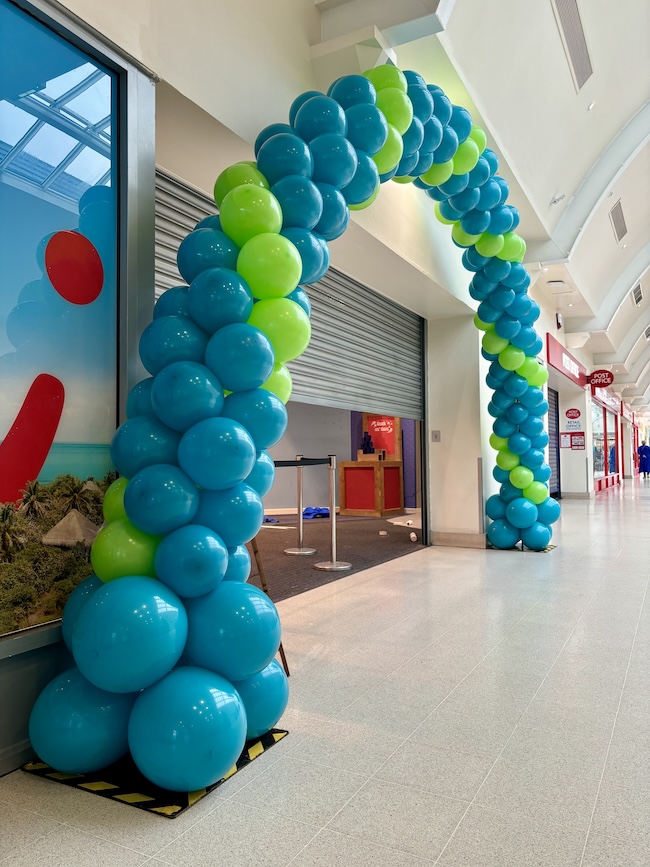 Shopping Mall Balloon Arch