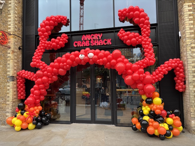 Crab balloon arch